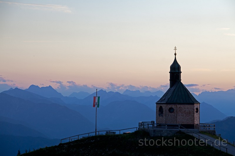 _MG_3988_wallbergkapelle.jpg - mountain chapel on wallberg at sunset