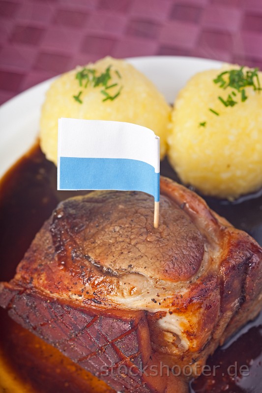 IMG_4077._schweinzi.jpg - traditional bavarian roast pork with beer sauce and dumplings