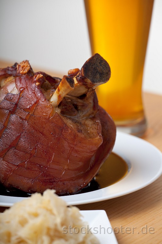 _MG_4812_haxe_close.jpg - Schweinshaxe und Weißbier