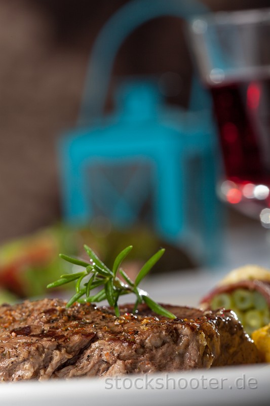 _MG_7070_steak_rosemary.jpg - steak with a rosemary leaf