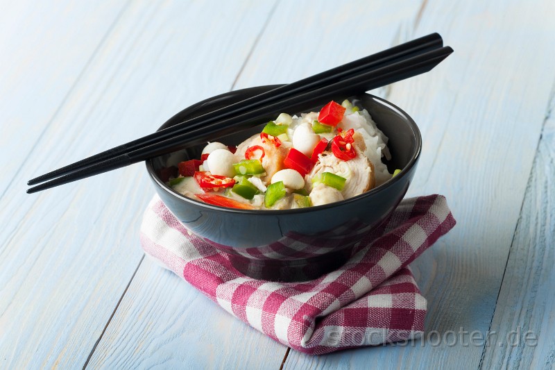 _MG_7697_thai.jpg - green thai curry with chicken in a bowl