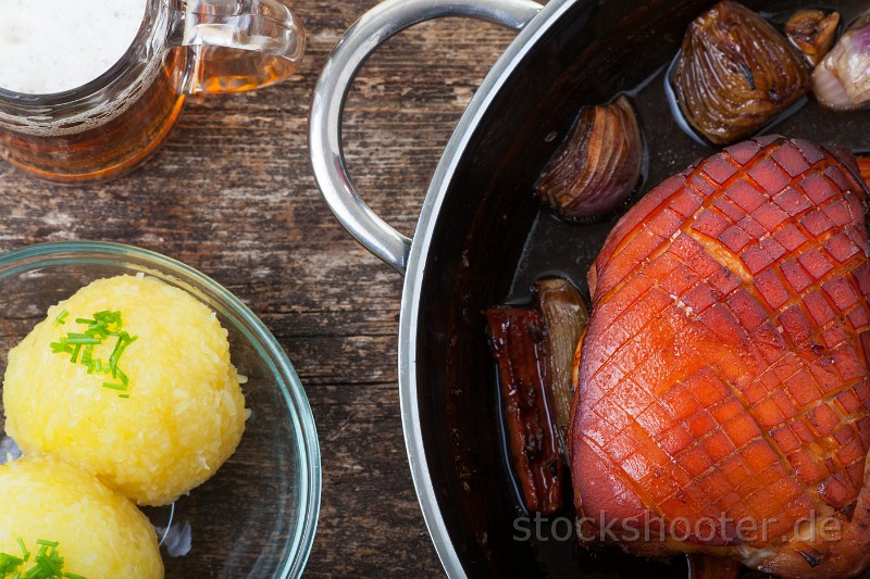 _MG_9261_cooking.jpg - roasted pork dish in a pan