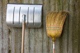 IMG_3488_snowshovel_broom_ala