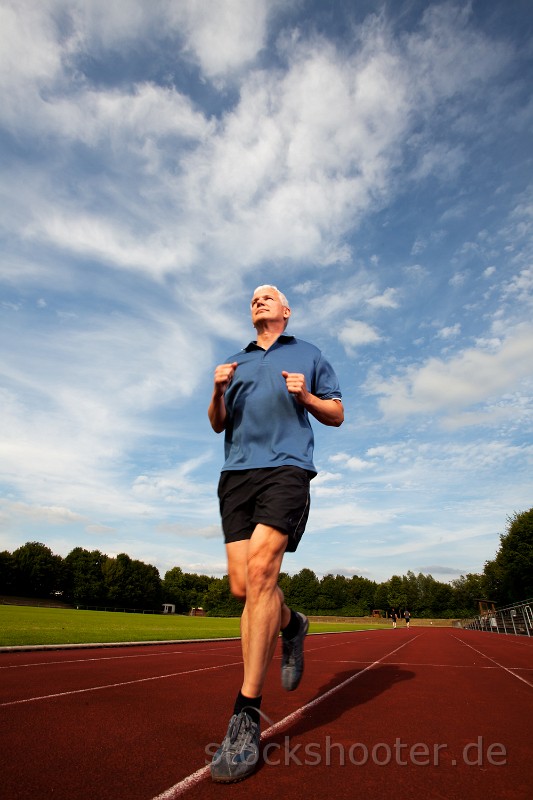 _MG_9675_running.jpg - runner on the race tracks